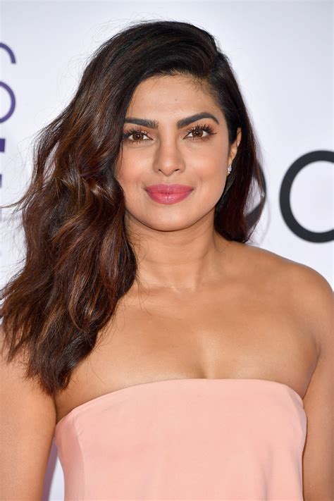 priyanka sexy photo|In pics: Priyanka Chopra stuns in bikini as she takes。